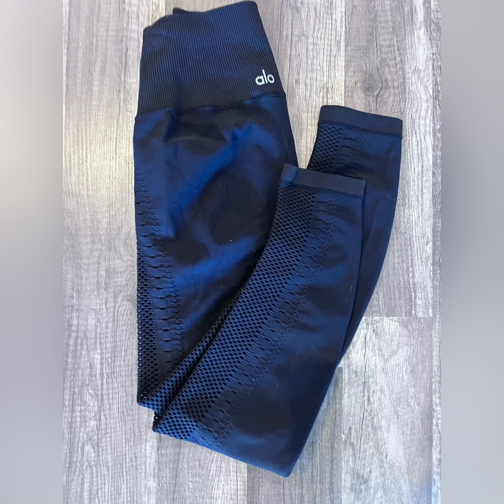 Alo Black Yoga Leggings Mesh side EUC Women’s Small - Picture 10 of 10